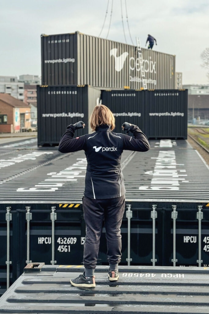Sichtkontrolle der perdix Leuchten Container