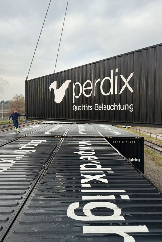 präzises Arbeiten mit perdix Leuchten Container