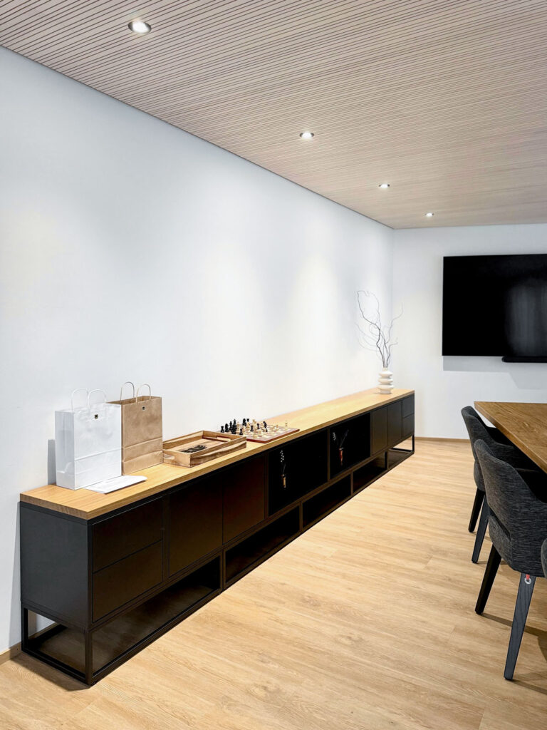 SUNNY Downlights im Sitzungssaal