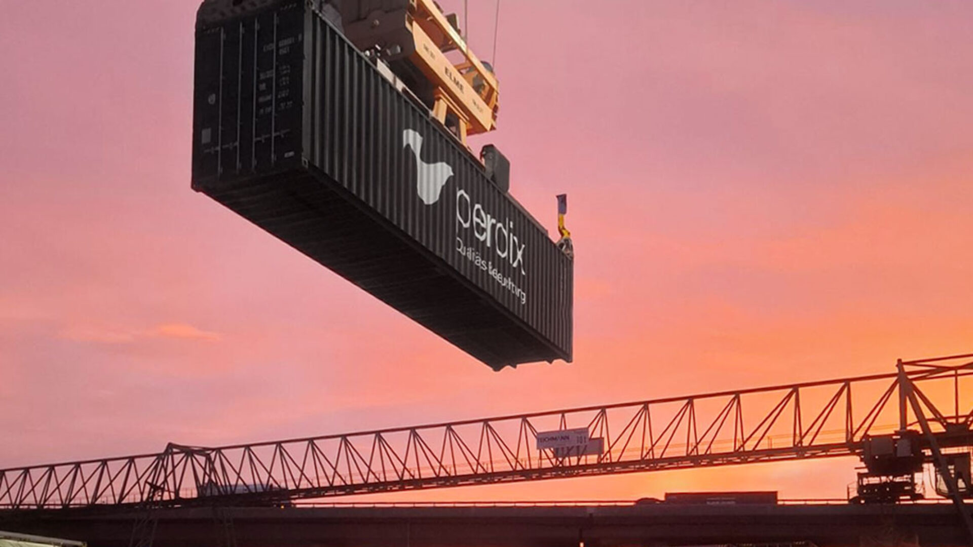 perdix Container, gefüllt mit hochwertigen LED Beleuchtung